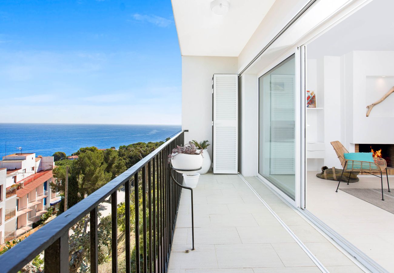 Apartment in Calella de Palafrugell - 1PUIGA 02 - Cozy apartment with terrace and beautiful views of the sea located a few minutes walk from the beach of Calella de Palafrugell