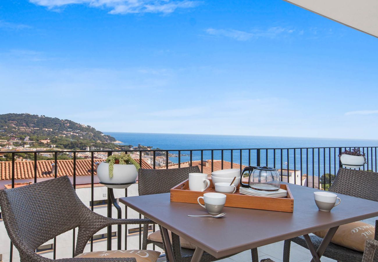 Apartment in Calella de Palafrugell - 1PUIGA 02 - Cozy apartment with terrace and beautiful views of the sea located a few minutes walk from the beach of Calella de Palafrugell