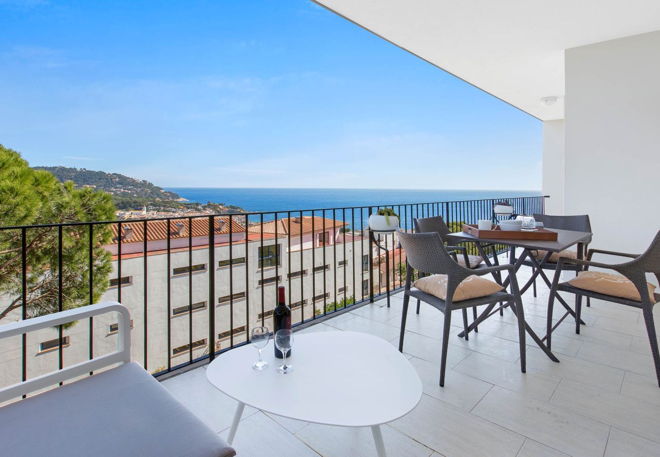 Apartment in Calella de Palafrugell - 1PUIGA 02 - Cozy apartment with terrace and beautiful views of the sea located a few minutes walk from the beach of Calella de Palafrugell