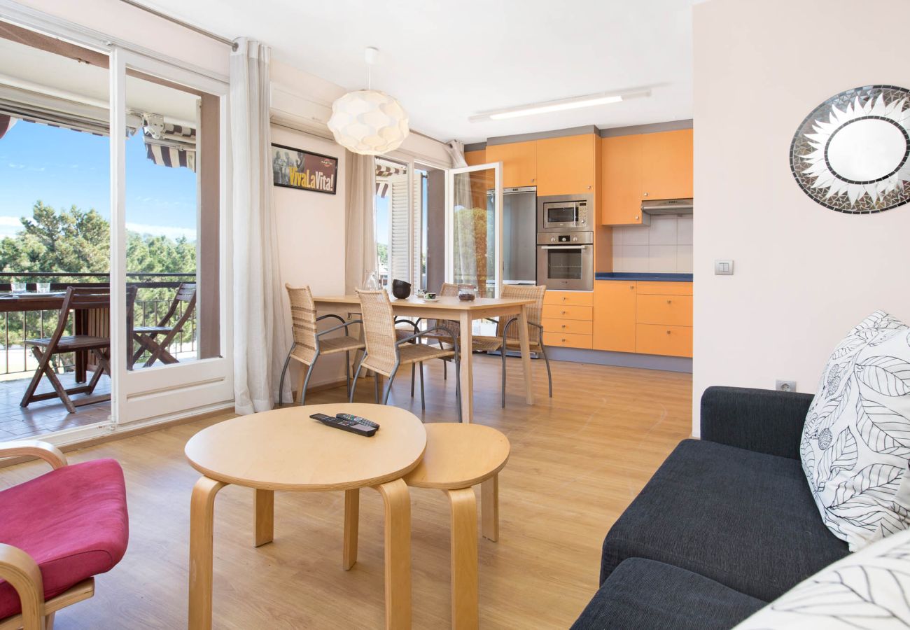 Apartment in Calella de Palafrugell - 1QV 01 - Cozy apartment with communal pool and parking near the beach of Calella de Palafrugell 