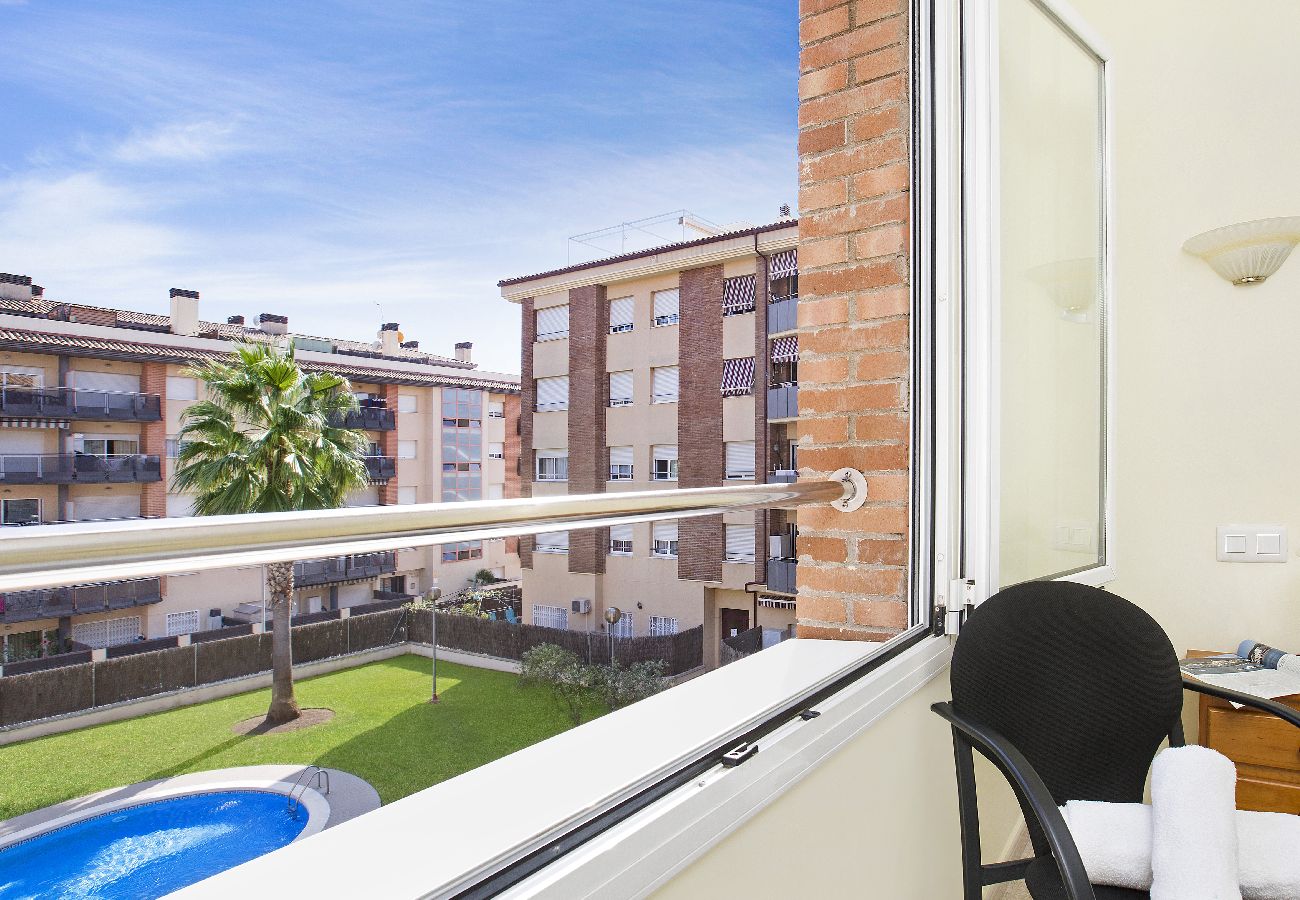 Apartment in Lloret de Mar - 2ROS01 -Cozy 3 bedroom apartment with pool located near Fenals beach (Lloret de Mar)