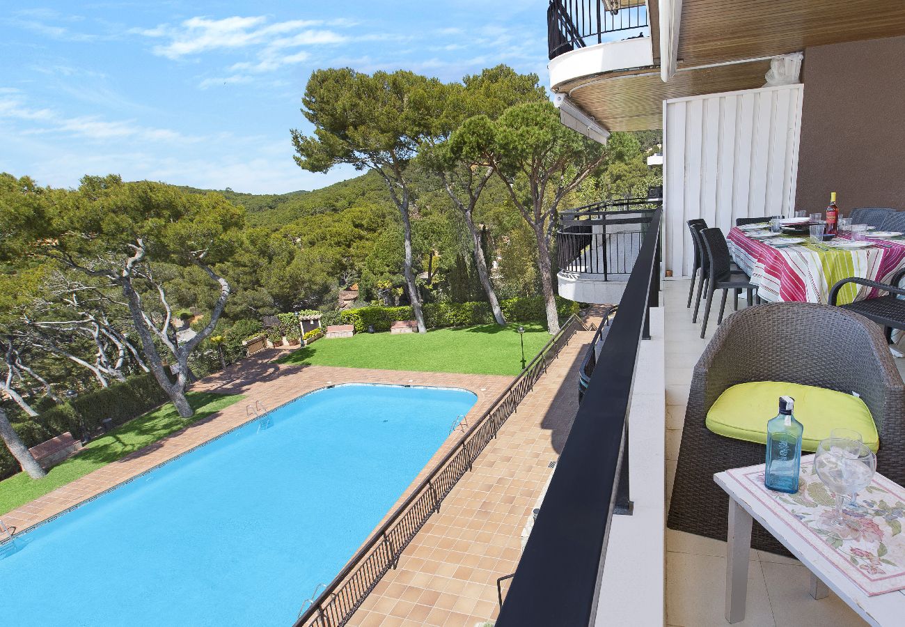 Apartment in Llafranc - 1LLUM 01 - Spacious 4 bedroom apartment with communal garden and swimming pool only 500m from the beach of Llafranc,