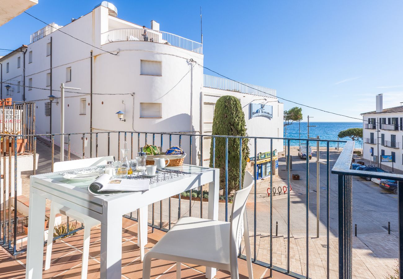 Apartment in Llafranc - 1SR 01 - Beautiful and spacious new build apartment with sea view located in  the second row of houses lining the sea in Llafranc.