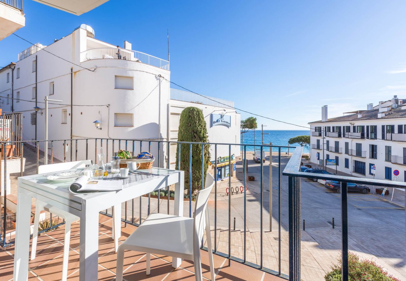 Apartment in Llafranc - 1SR 01 - Beautiful and spacious new build apartment with sea view located in  the second row of houses lining the sea in Llafranc.