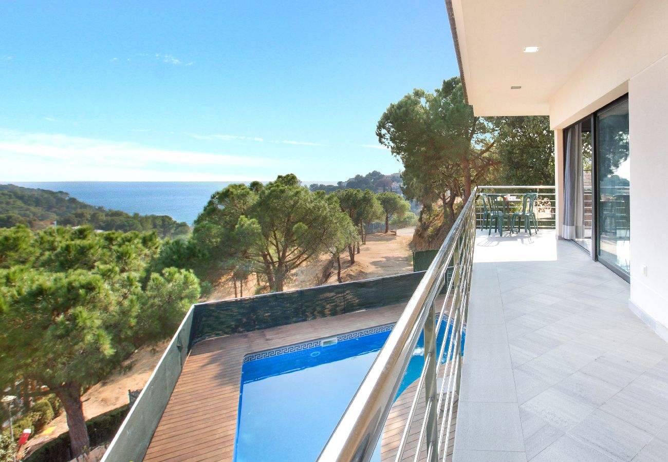 Villa in Lloret de Mar - 2SANT01 - Beautiful house for 8 people with private pool and stunning sea views located near the beach