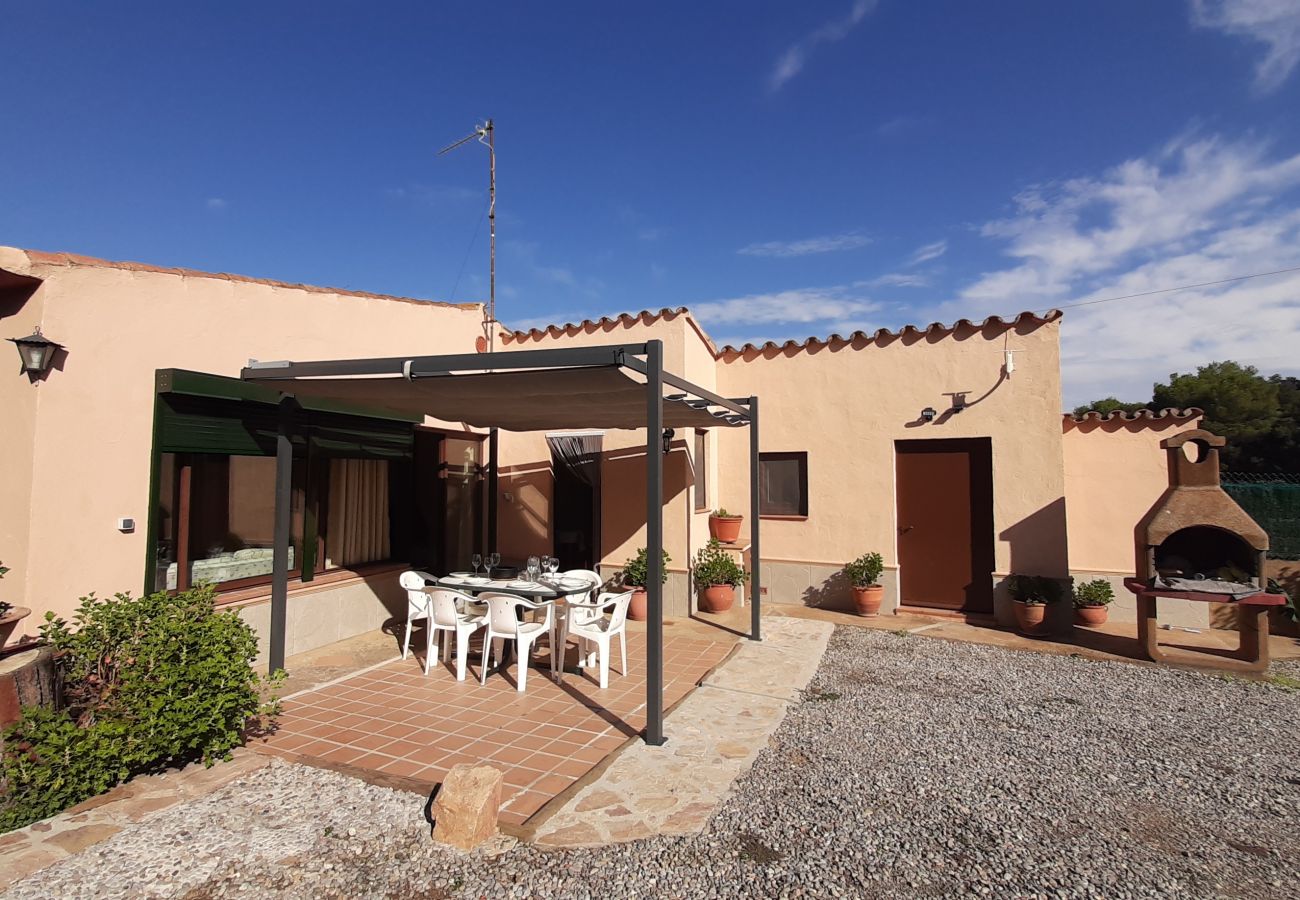 Villa in Esclanya - 1TP 01 - Villa with pool and private garden located in Esclanyà, 3 km from the town center and 6 km from the beach