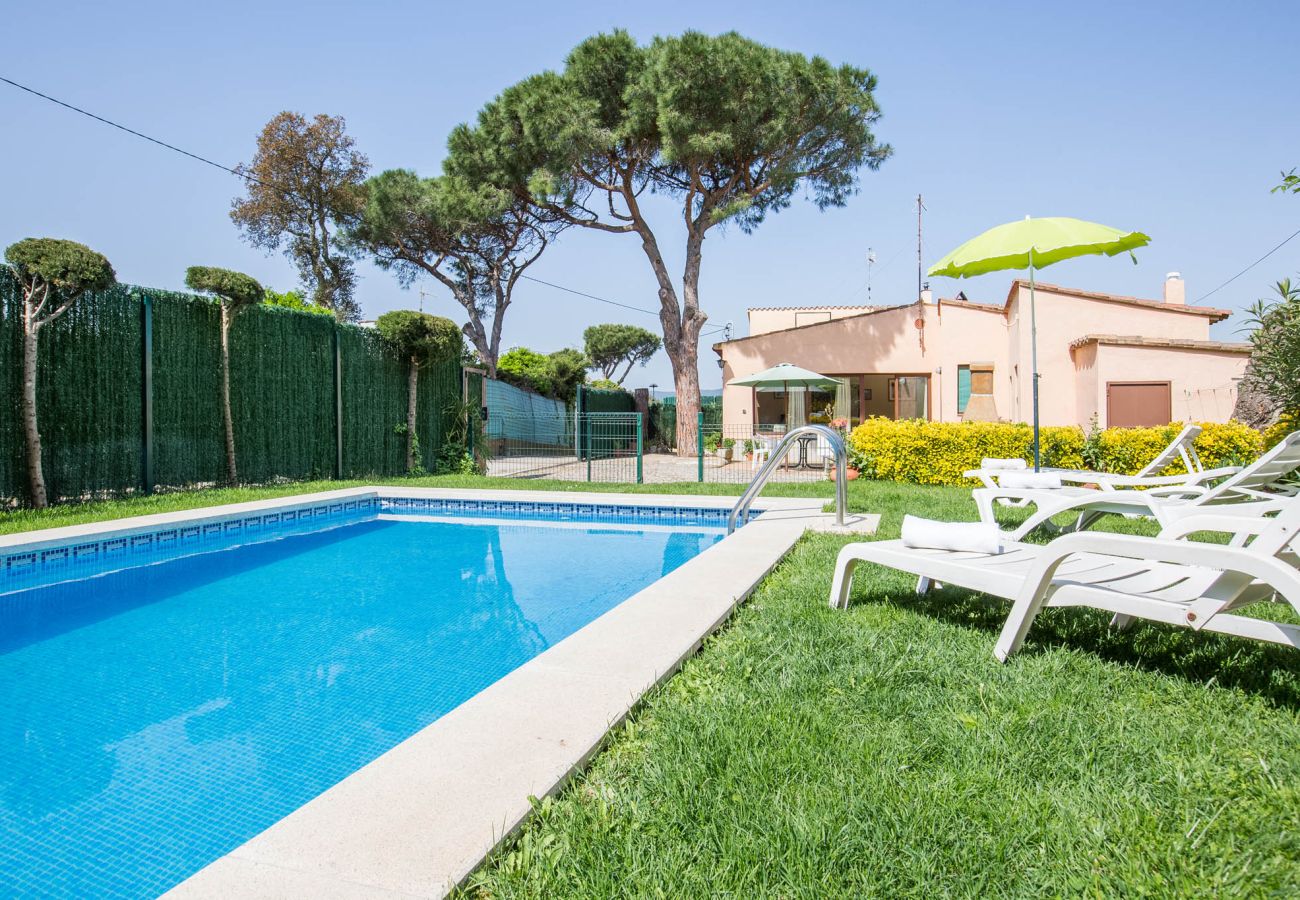 Villa in Esclanya - 1TP 01 - Villa with pool and private garden located in Esclanyà, 3 km from the town center and 6 km from the beach