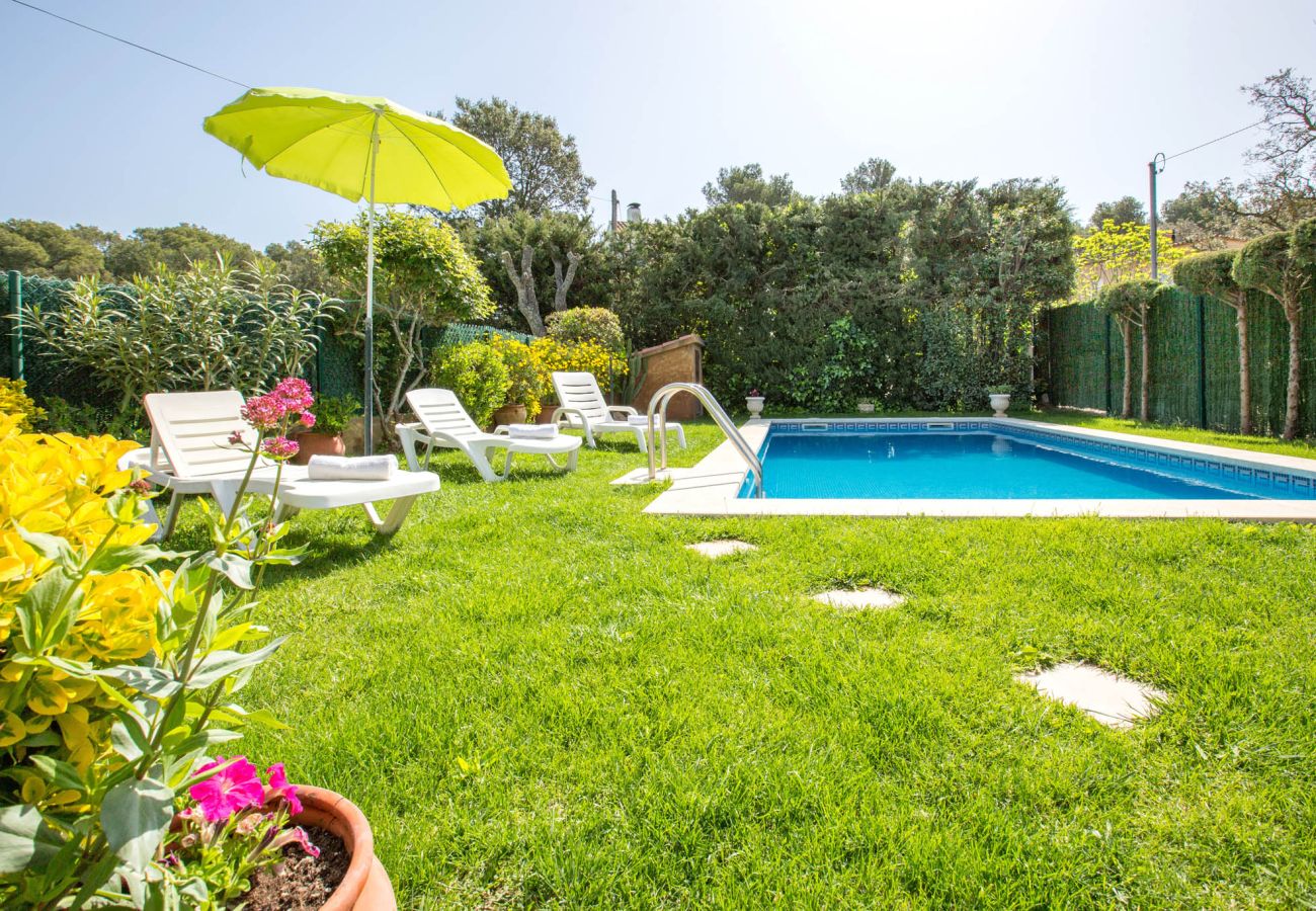 Villa in Esclanya - 1TP 01 - Villa with pool and private garden located in Esclanyà, 3 km from the town center and 6 km from the beach