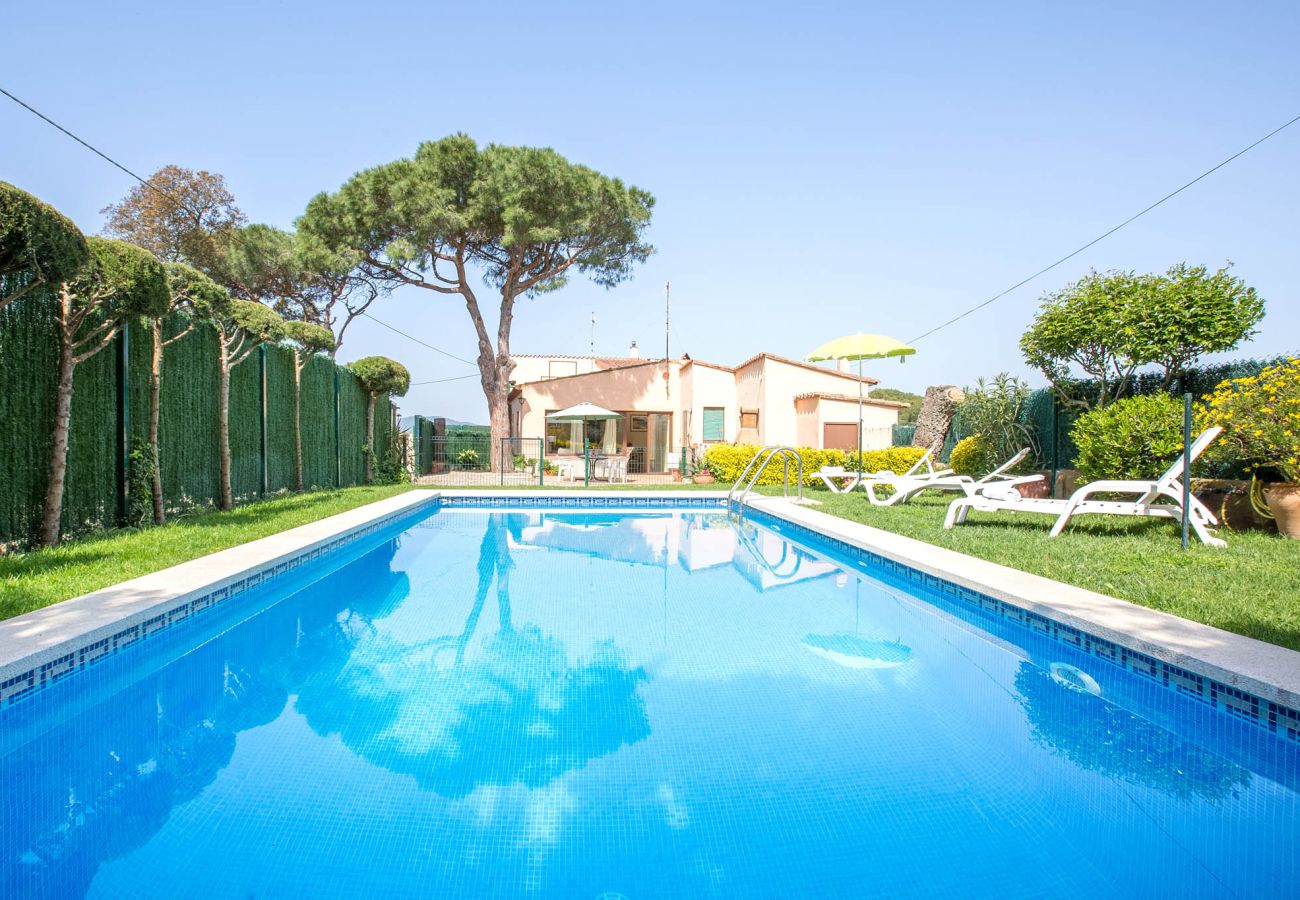 Villa in Esclanya - 1TP 01 - Villa with pool and private garden located in Esclanyà, 3 km from the town center and 6 km from the beach