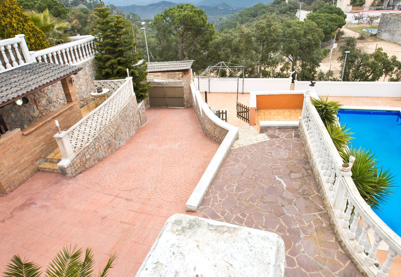 Villa in Lloret de Mar - 2VILA01 -6 bedroom house with private pool and sea views located in a quiet residential area near the beach