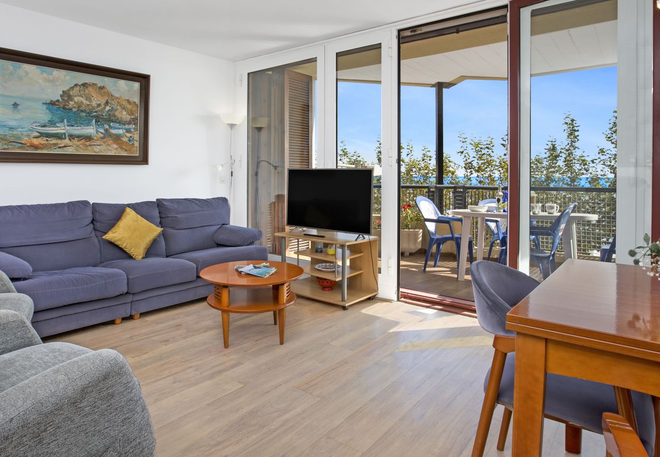 Apartment in Blanes - 2SAP1 - Beautiful apartment for 6 people located in the center of Blanes on the seafront with magnificent views of the sea.