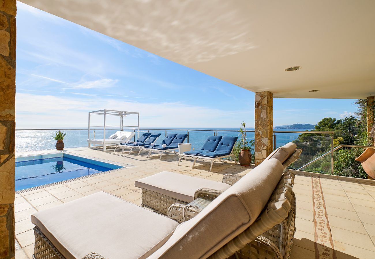 Villa in Lloret de Mar - 2CANY01 - Spectacular luxury house with private outdoor and indoor pool, located in a privileged area on the cliff of Cala Canyelles with magnificent views of the sea