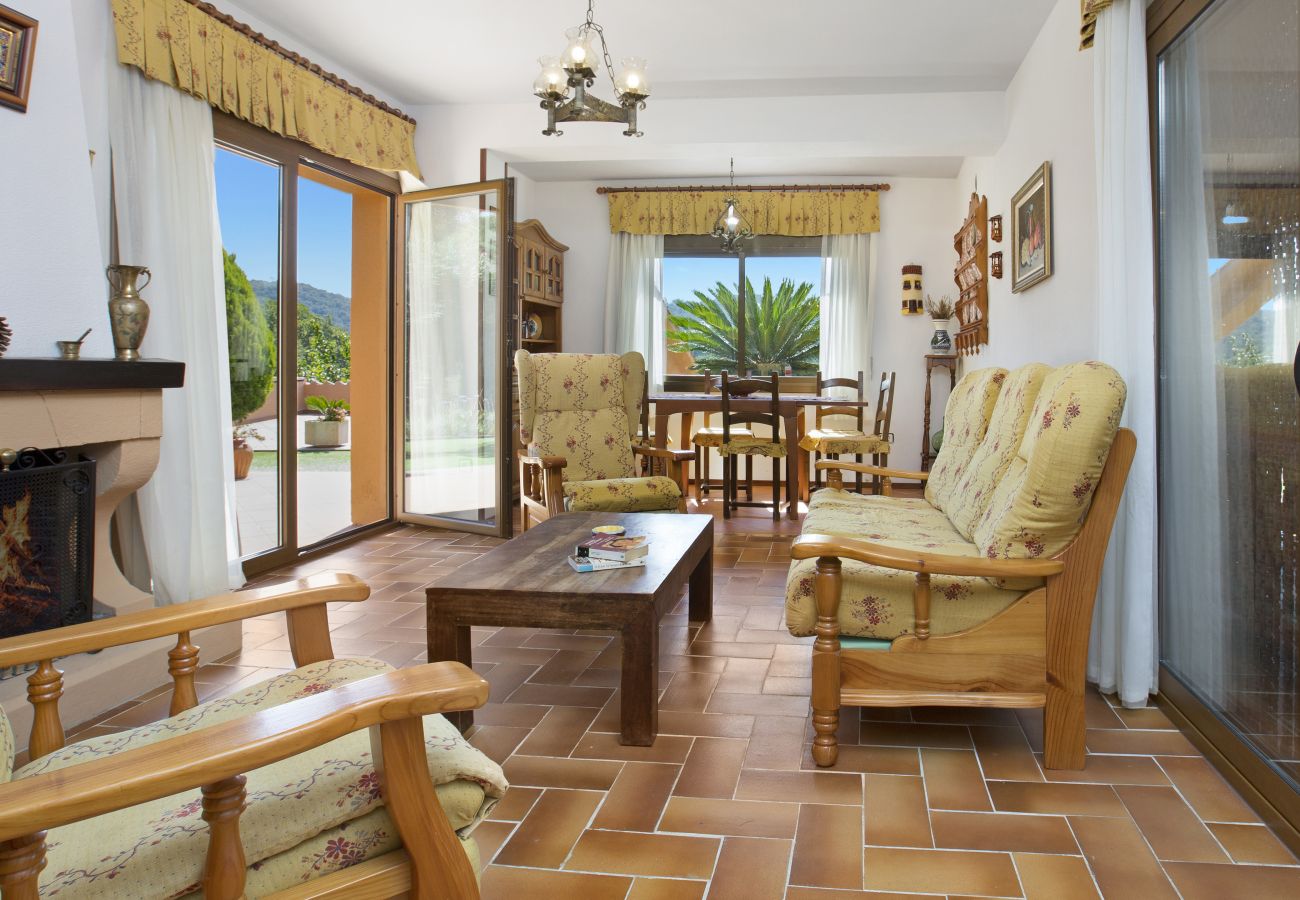 Villa in Vidreres - 2CIP01-10pax - House with capacity for 10 people and private pool located in a quiet area