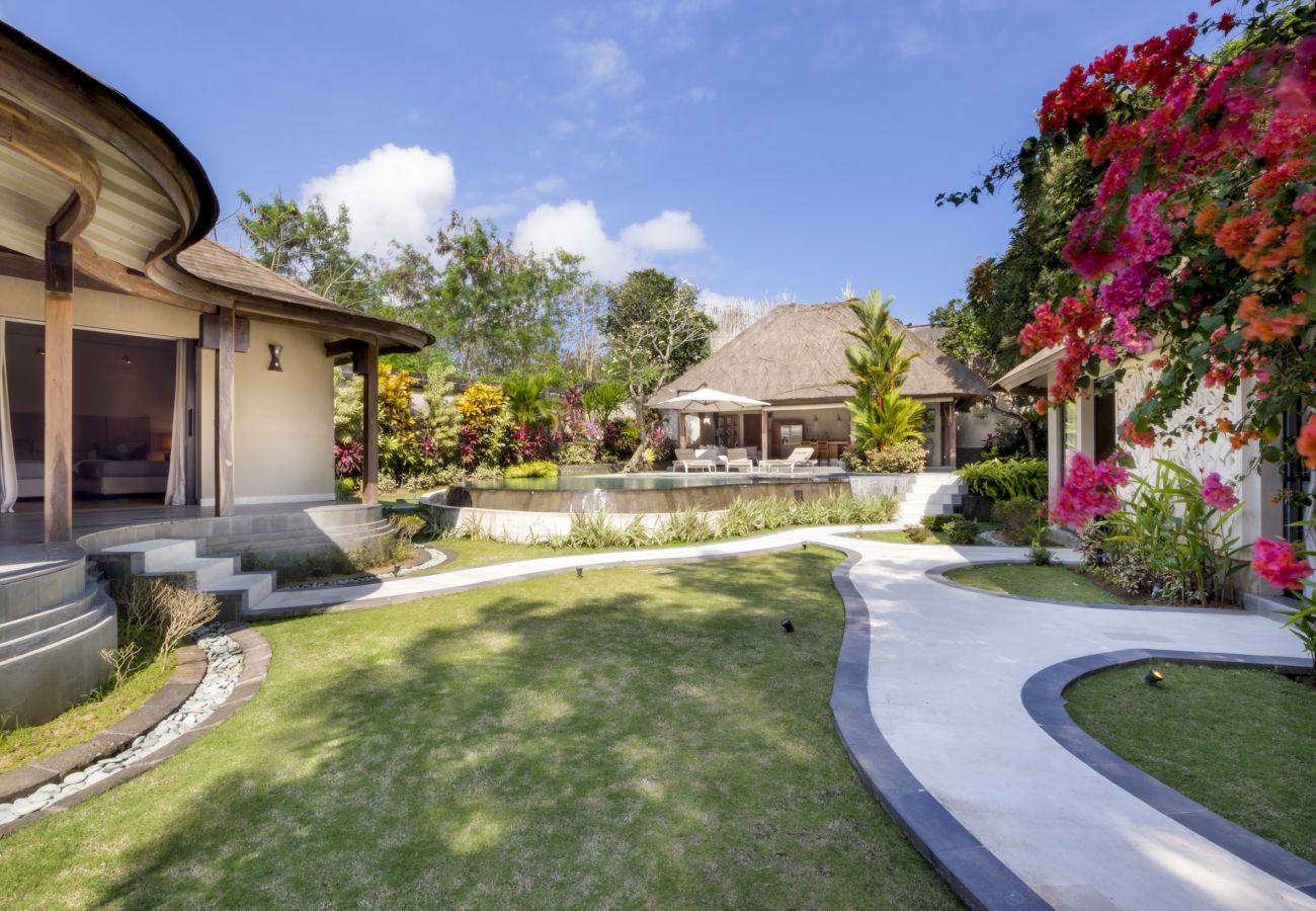 Villa in Uluwatu - Akilea Estate - spectacular 14 bedroom house with pool at Bali