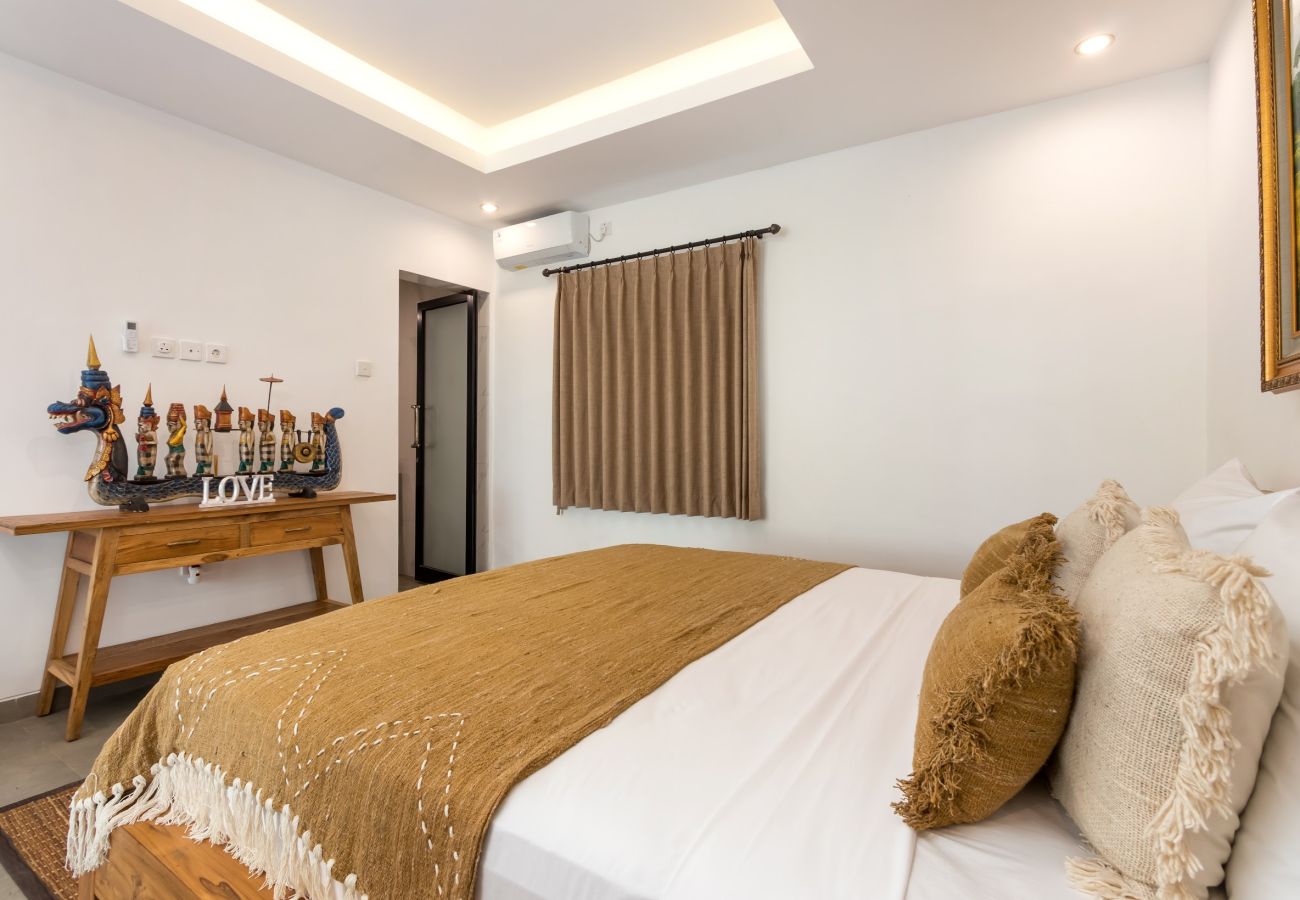 Villa in Seminyak - Ambalika- 3 bedroom house with pool near Bali beach