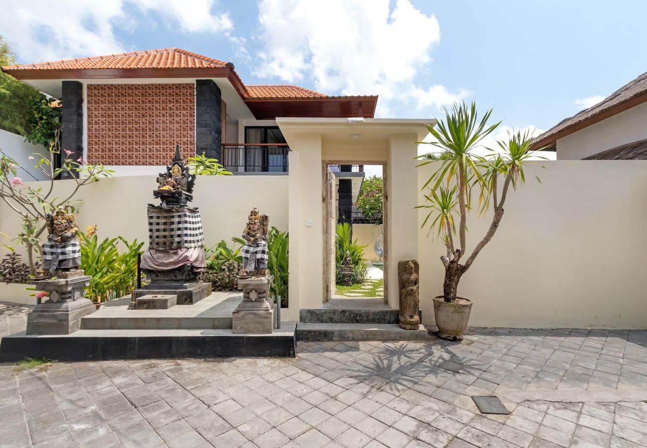 Villa in Seminyak - Ambalika- 3 bedroom house with pool near Bali beach