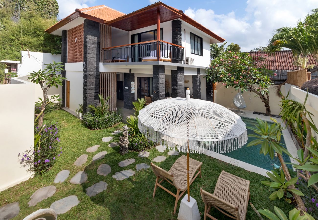 Villa in Seminyak - Ambalika- 3 bedroom house with pool near Bali beach