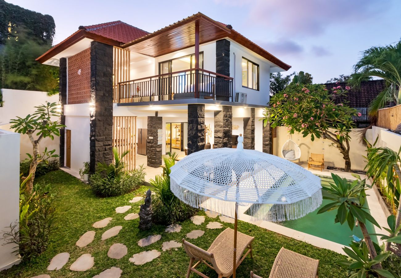 Villa in Seminyak - Ambalika- 3 bedroom house with pool near Bali beach