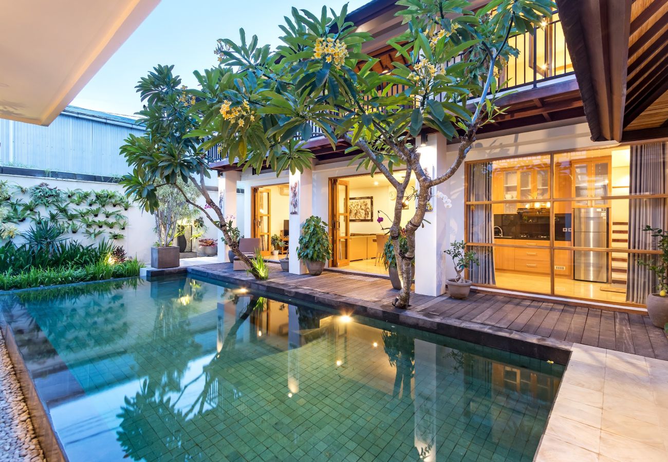 Villa in Kerobokan - Amrina- 3 bedroom house with pool in Bali