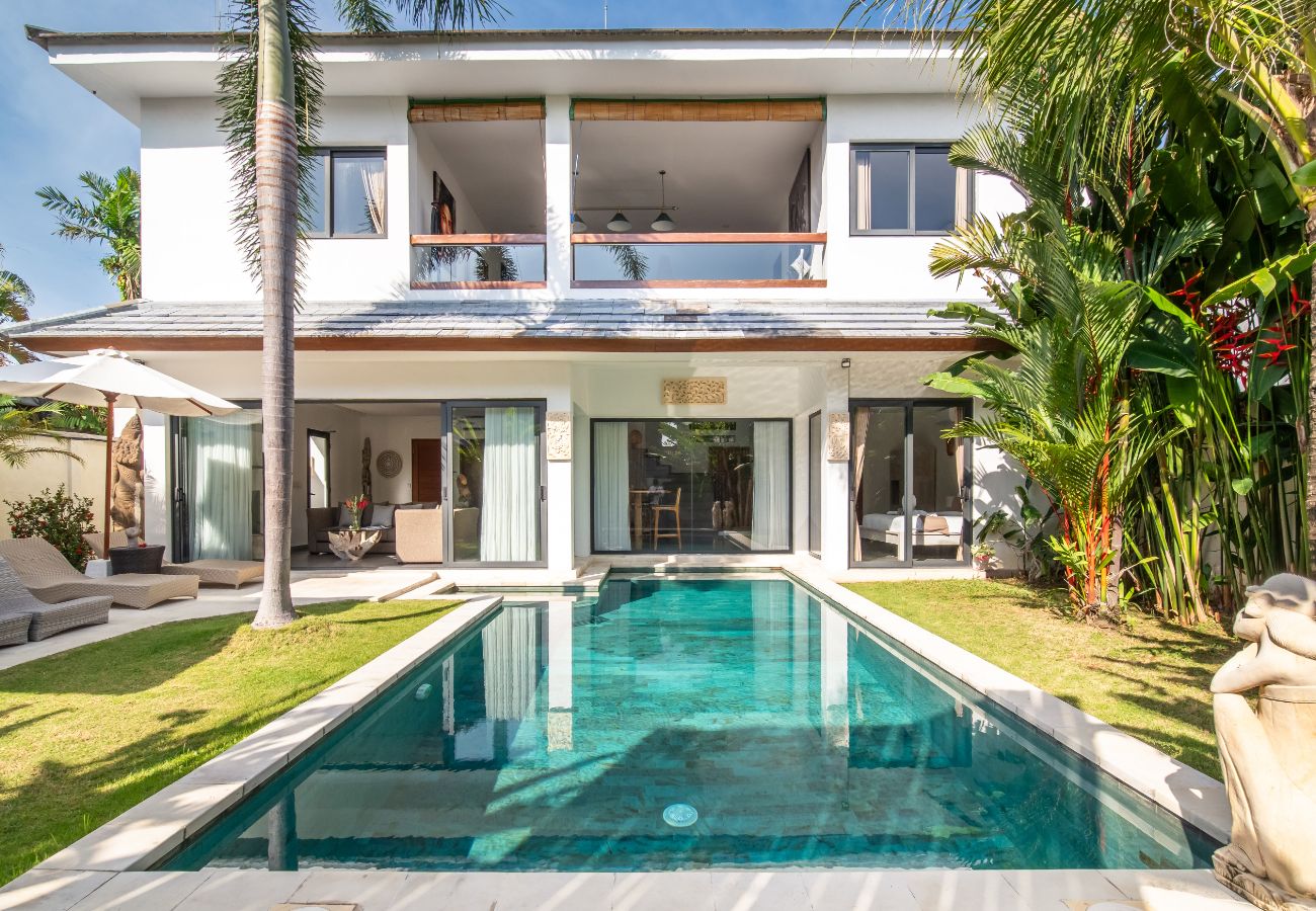 Villa in Seminyak - Wiana- Villa for 6 people with pool near Bali beach