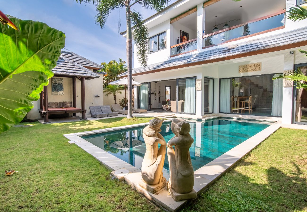 Villa in Seminyak - Wiana- Villa for 6 people with pool near Bali beach