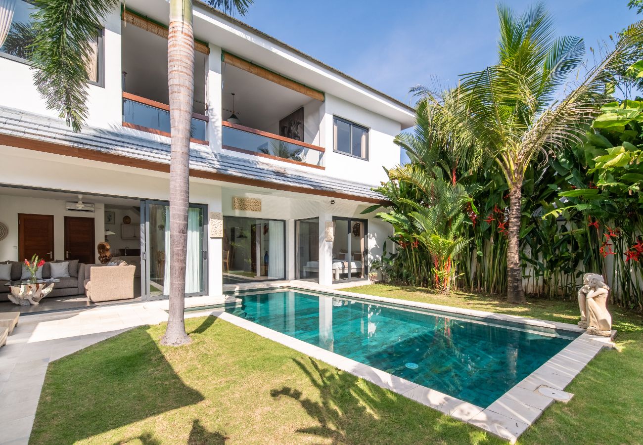 Villa in Seminyak - Wiana- Villa for 6 people with pool near Bali beach