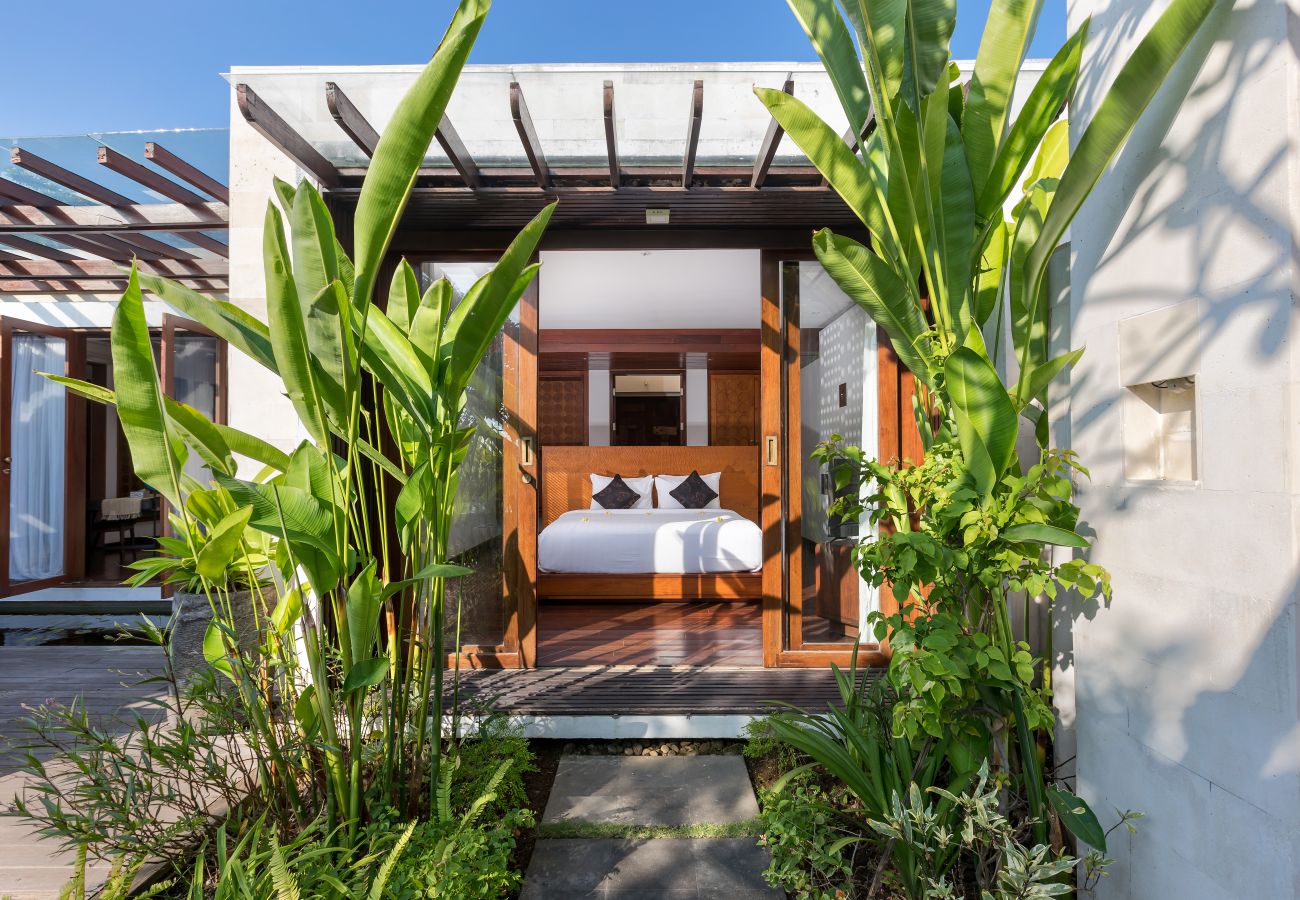 Villa in Seminyak - The chands two B- 2 bedroom frontline villa with stunning Bali sea views