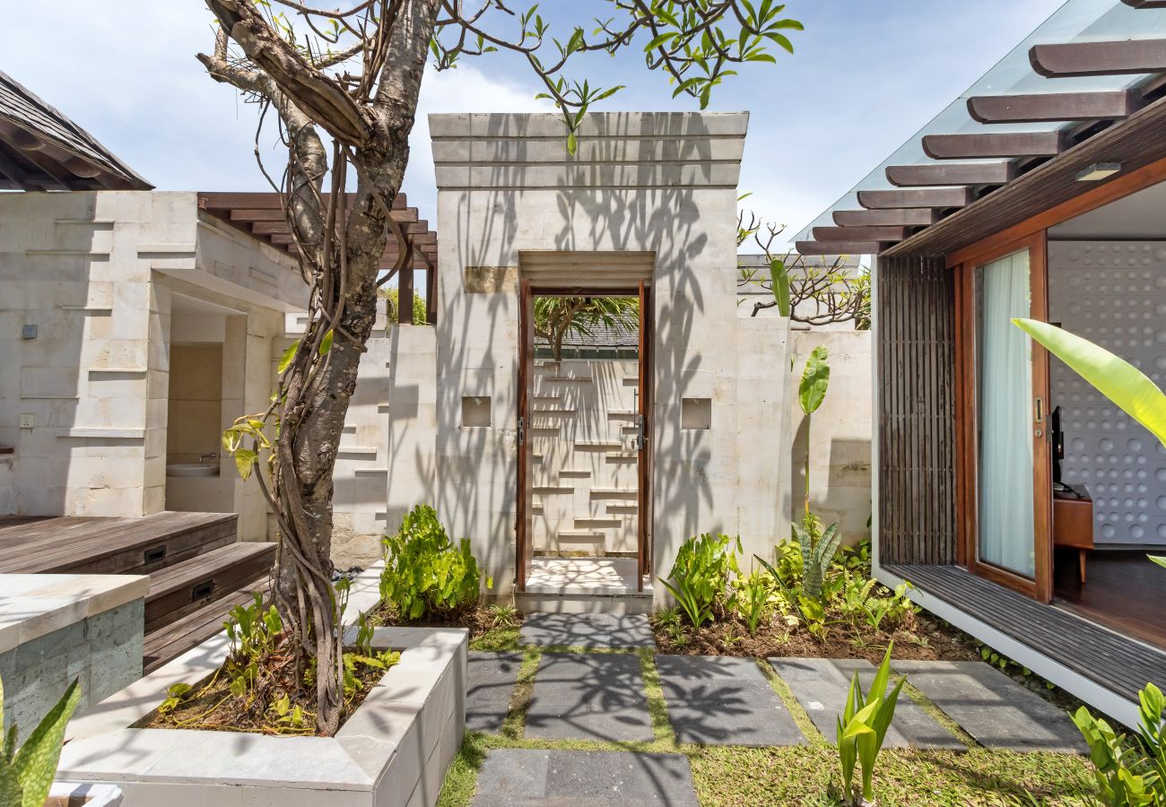 Villa in Seminyak - The chands two B- 2 bedroom frontline villa with stunning Bali sea views