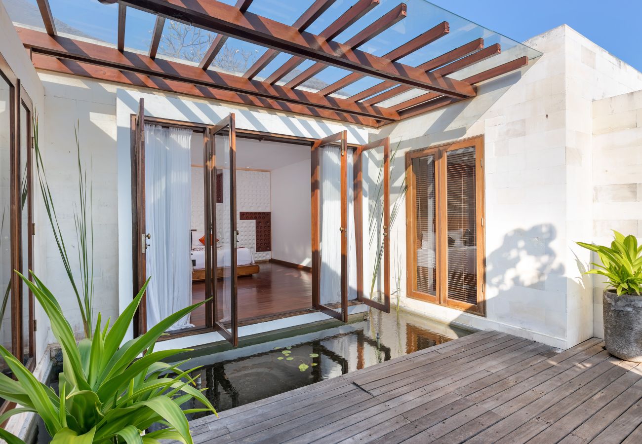 Villa in Seminyak - The chands two C- 2 bedroom frontline villa with stunning Bali sea views