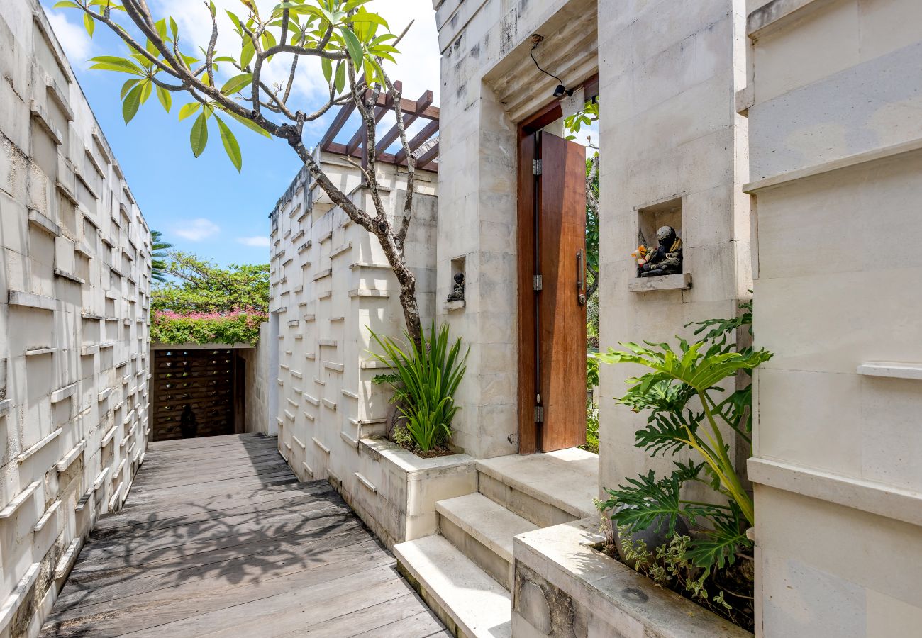 Villa in Seminyak - The chands two C- 2 bedroom frontline villa with stunning Bali sea views