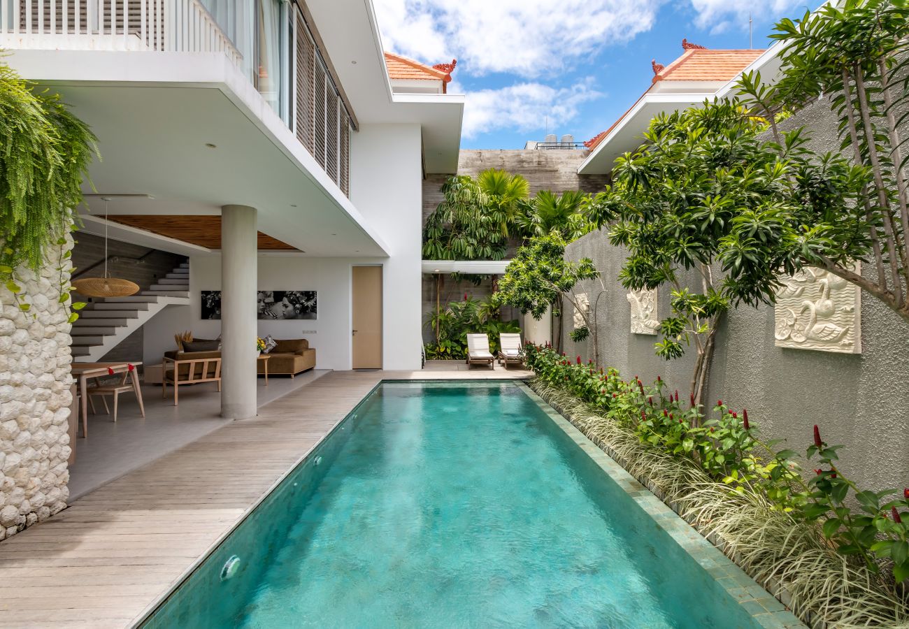 Villa in Seminyak - Swan- 2 Bedroom Pool Villa in Bali