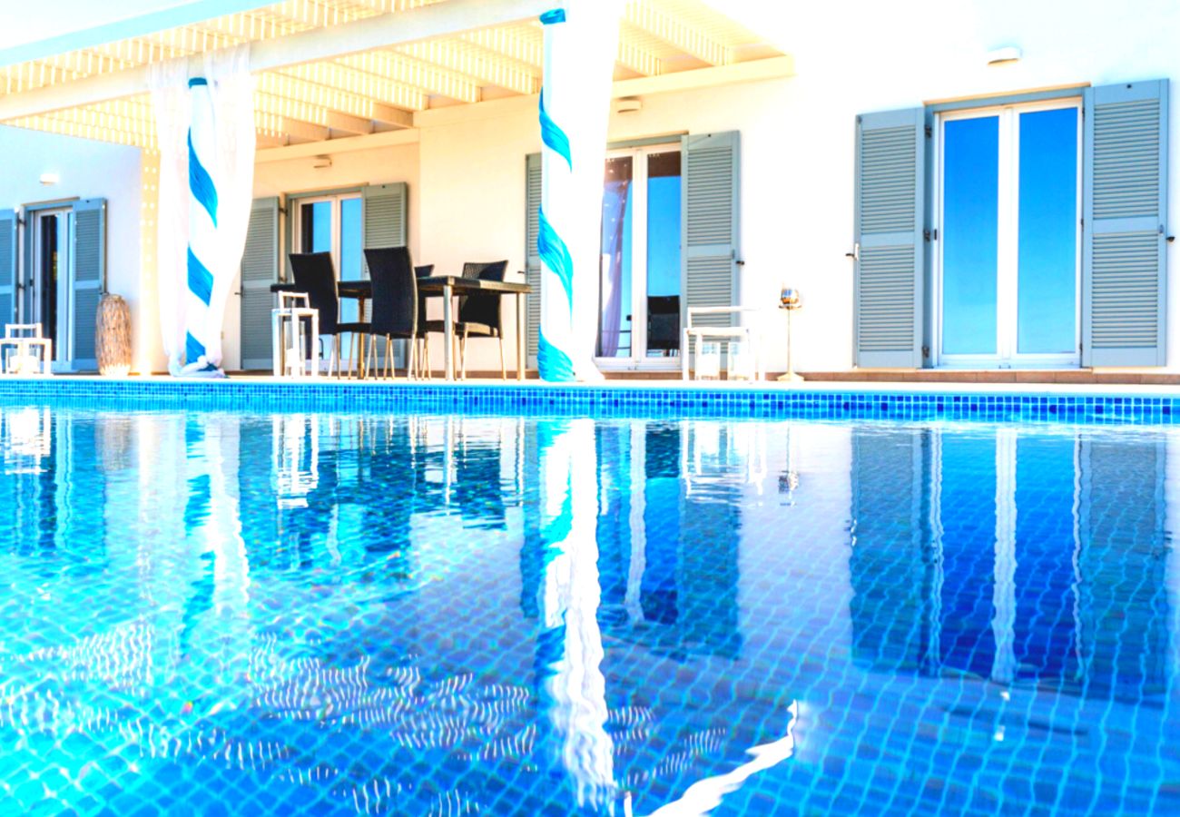 Villa in Parikia - Spectacular 6-bedroom house with private pool in Greece