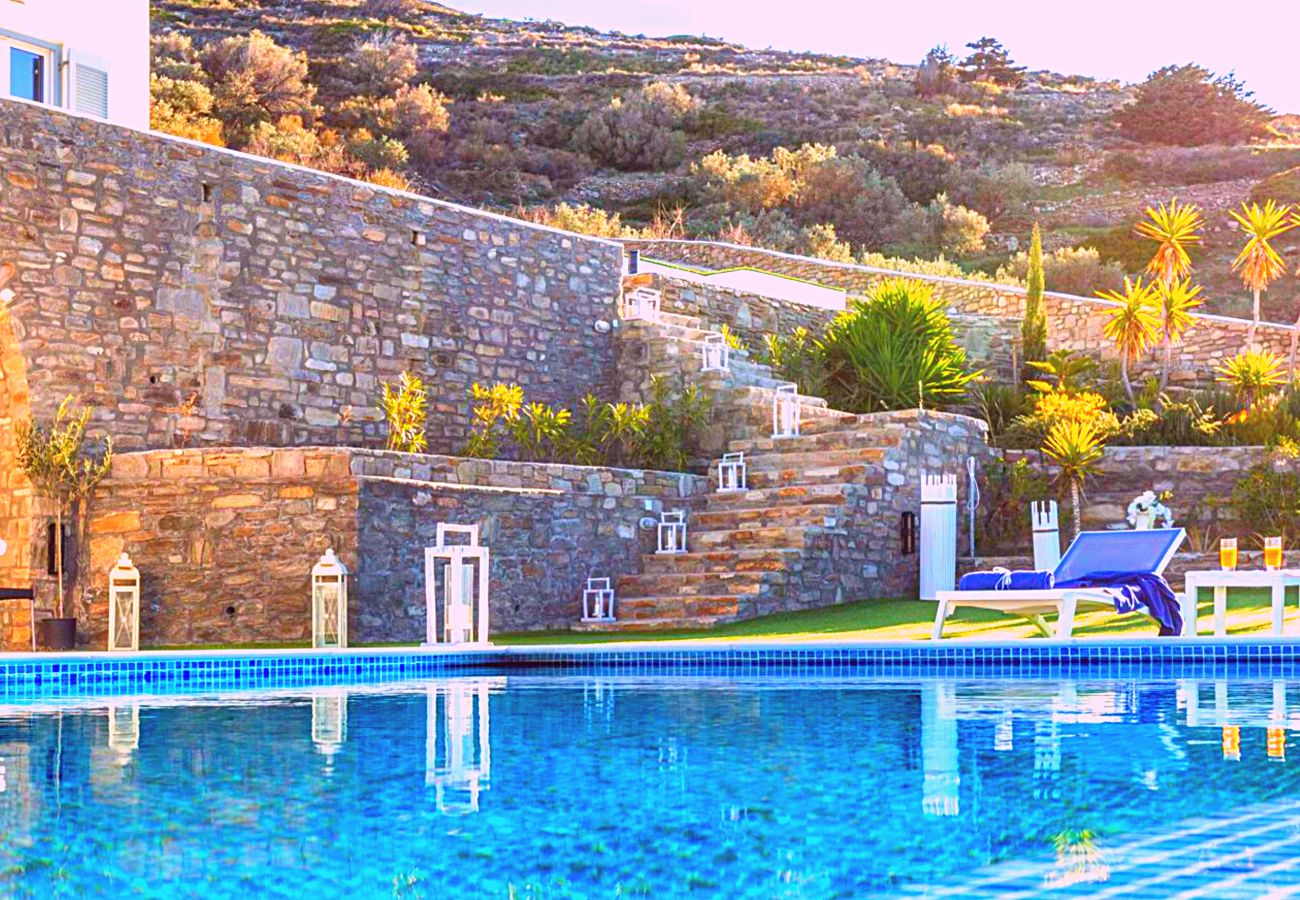 Villa in Parikia - Spectacular 6-bedroom house with private pool in Greece