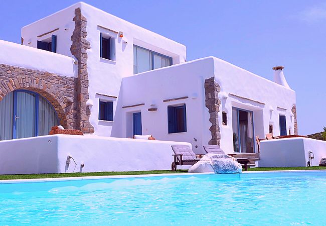 Villa/Dettached house in Paros - Spectacular 5-bedroom house near the beach and with beautiful views of the sea