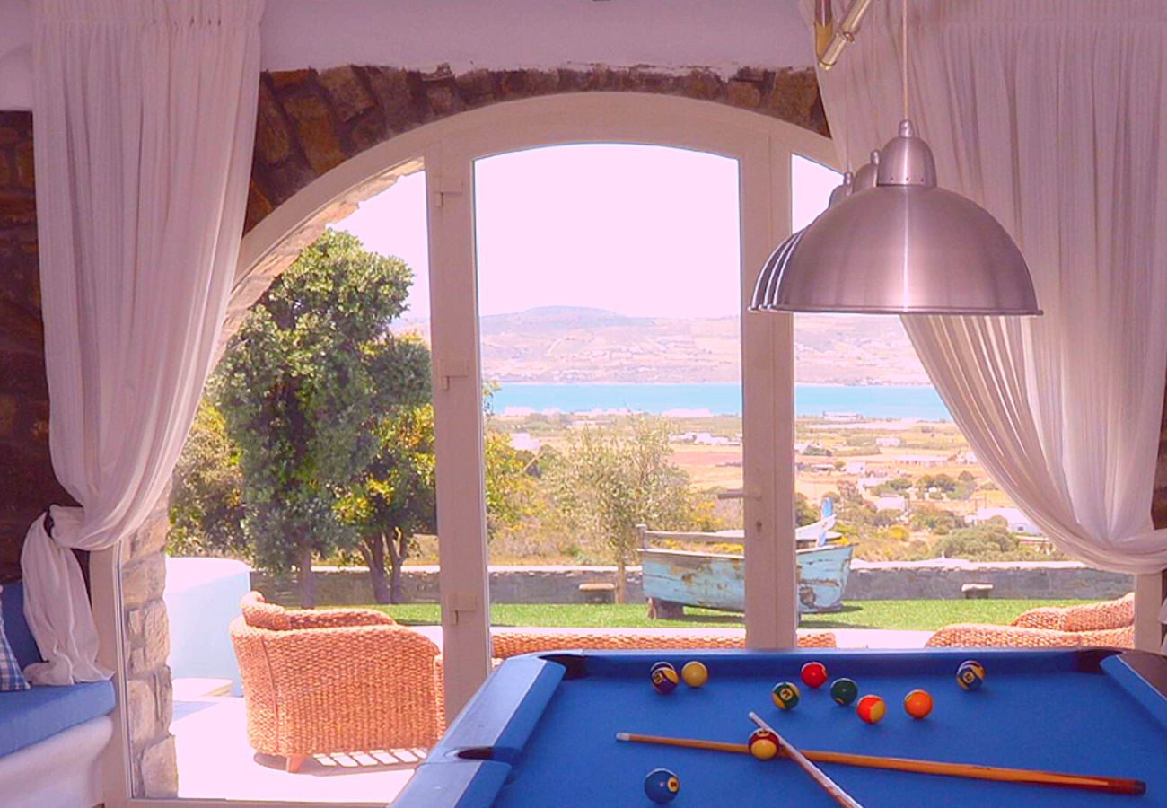 Villa in Paros - Spectacular 5-bedroom house near the beach and with beautiful views of the sea