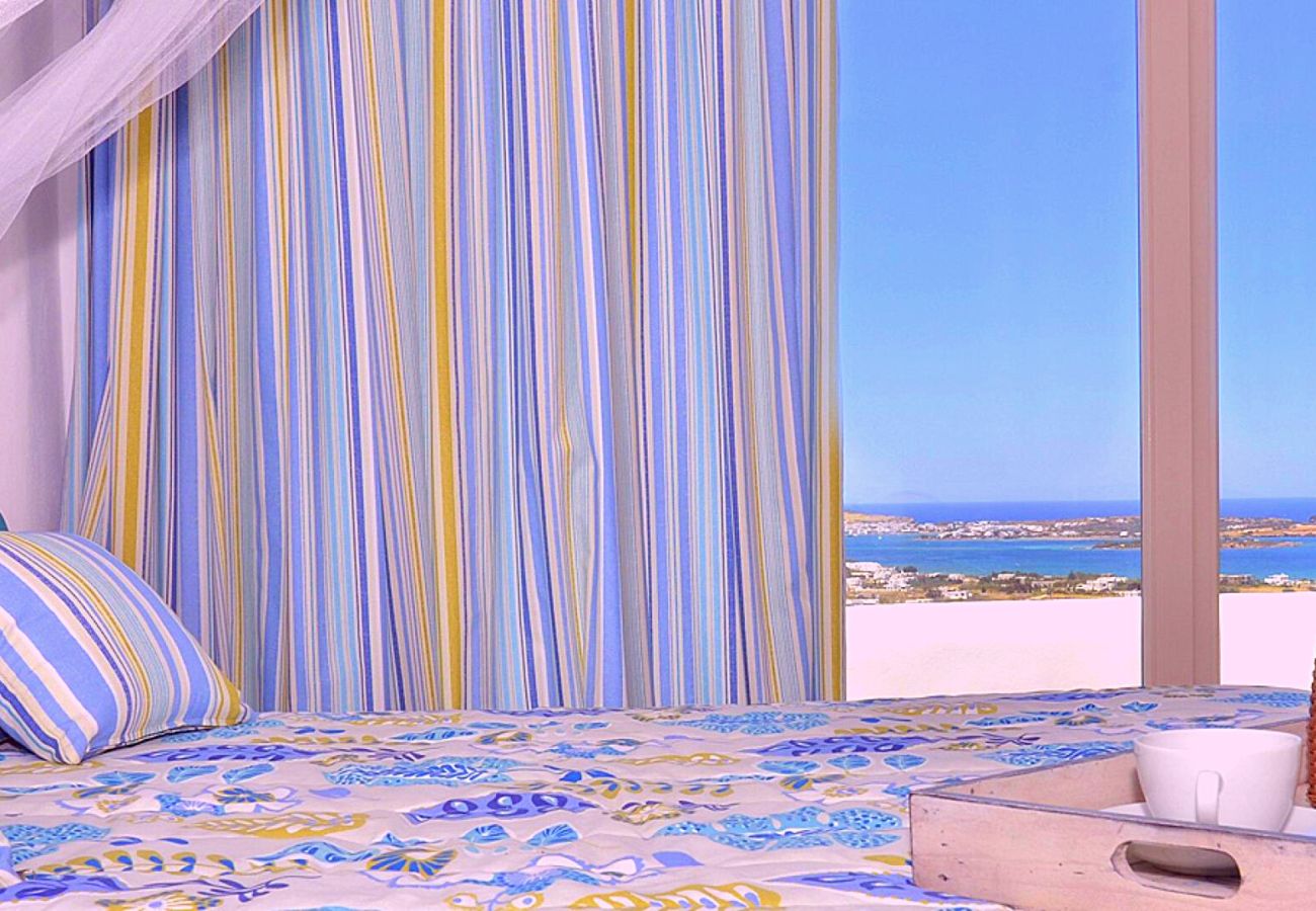 Villa in Paros - Spectacular 5-bedroom house near the beach and with beautiful views of the sea