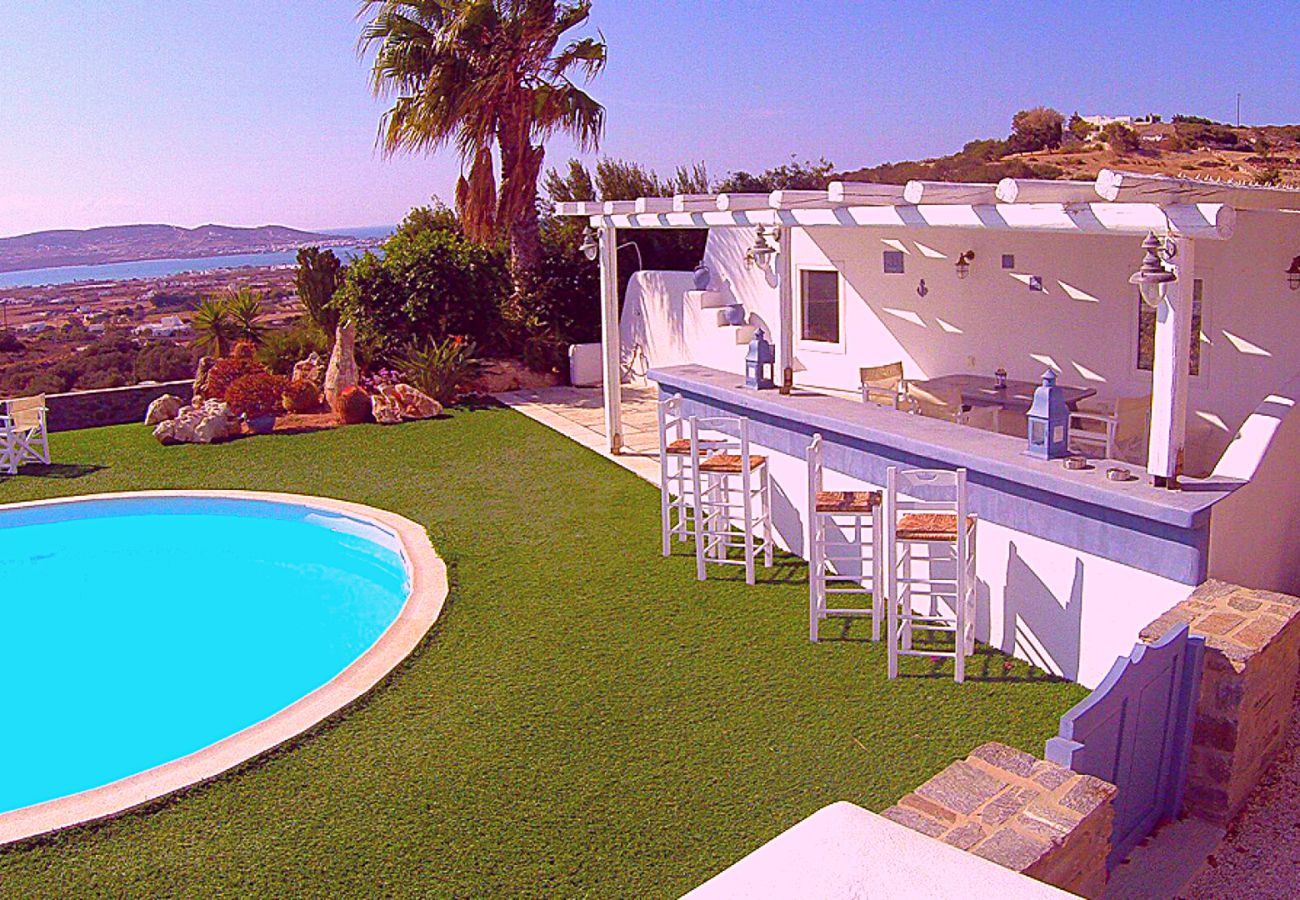 Villa in Paros - Spectacular 5-bedroom house near the beach and with beautiful views of the sea