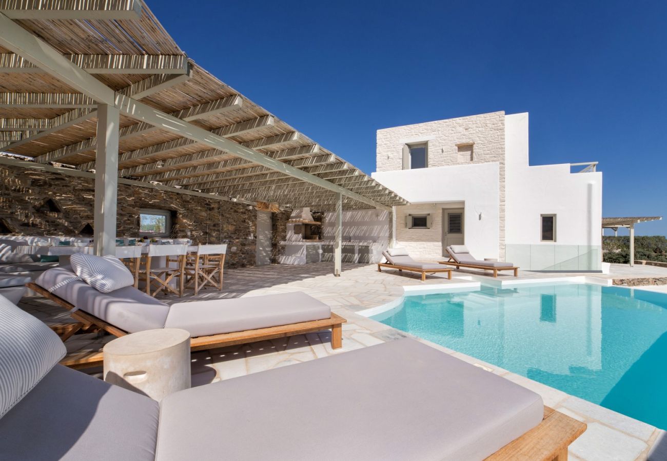 Villa in Paros - Tzane - Villa for 10 people with pool near Paros beach (Greece)