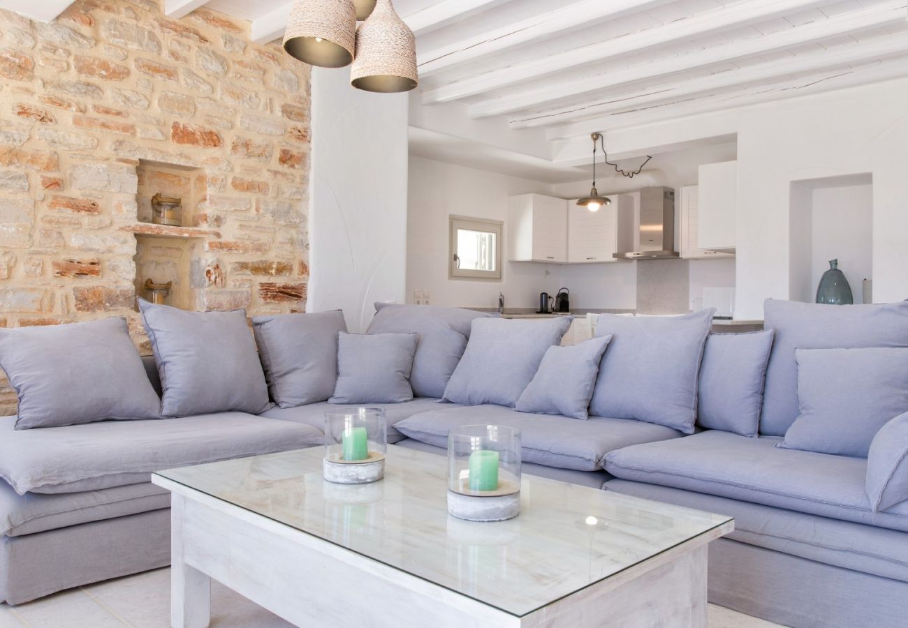 Villa in Paros - Tzane - Villa for 10 people with pool near Paros beach (Greece)