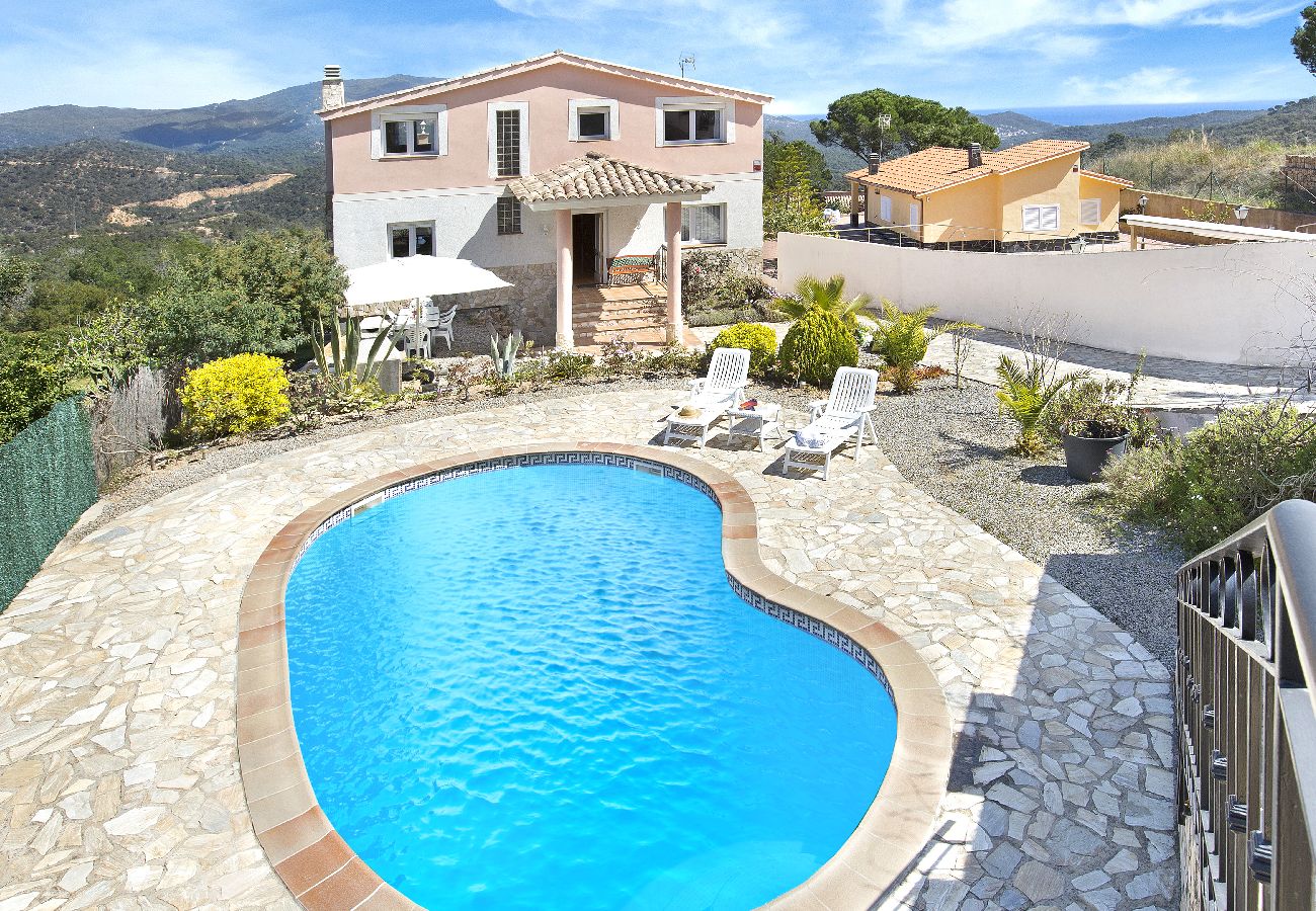 Villa à Lloret de Mar - 2ANG 01 - Grande et confortable maison de 5 chambres avec piscine privée près de la plage de Cala Canyelles