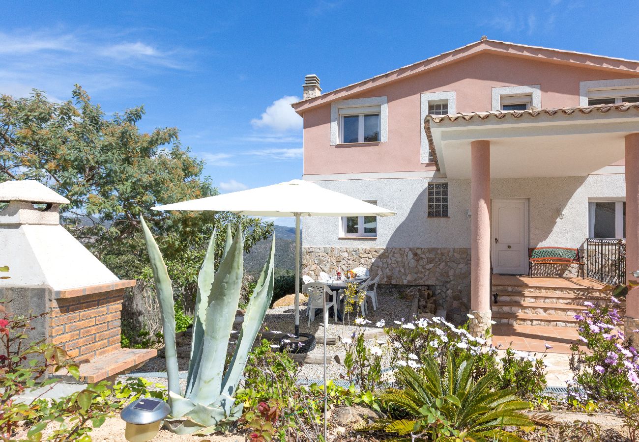 Villa à Lloret de Mar - 2ANG 01 - Grande et confortable maison de 5 chambres avec piscine privée près de la plage de Cala Canyelles