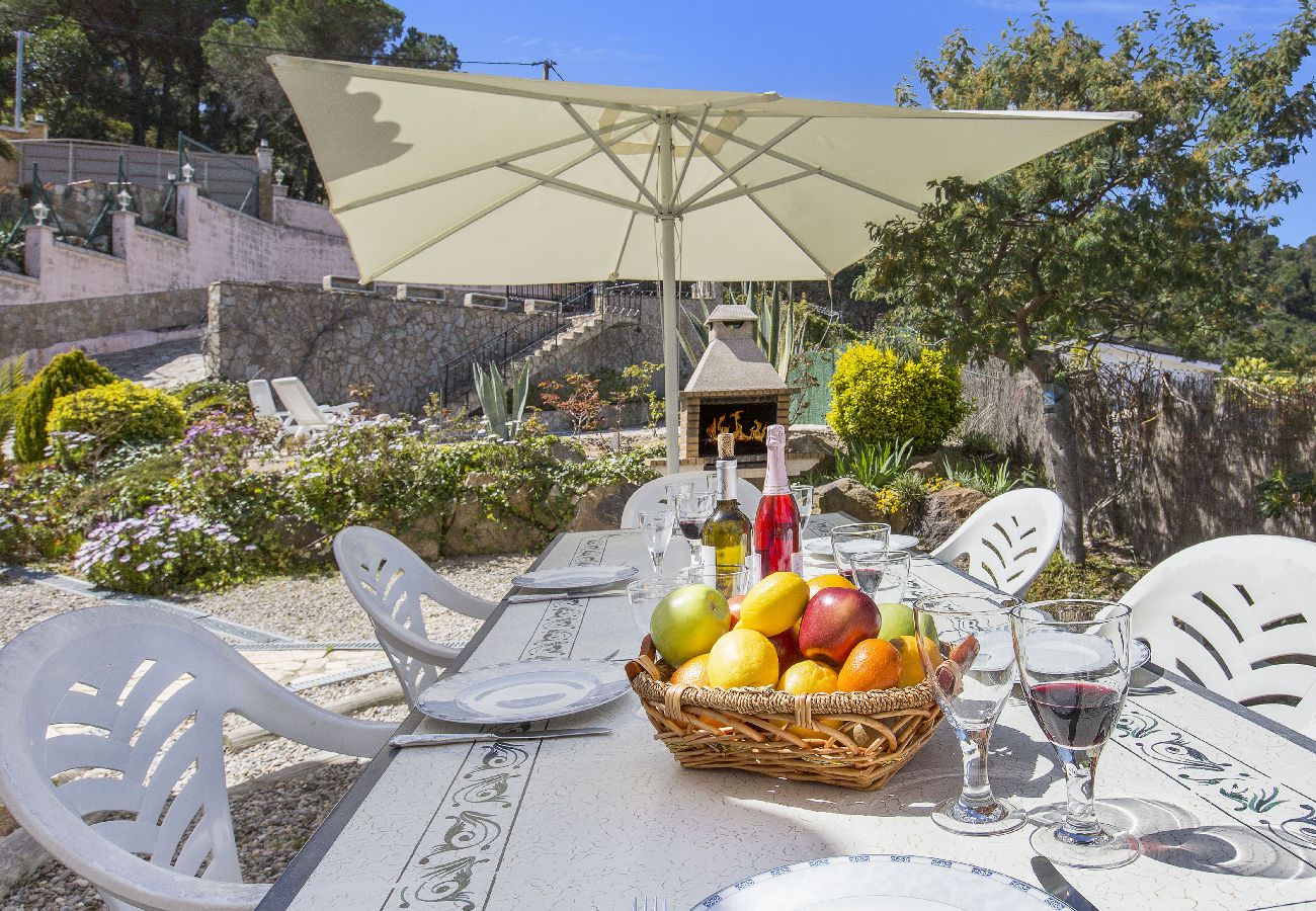 Villa à Lloret de Mar - 2ANG 01 - Grande et confortable maison de 5 chambres avec piscine privée près de la plage de Cala Canyelles