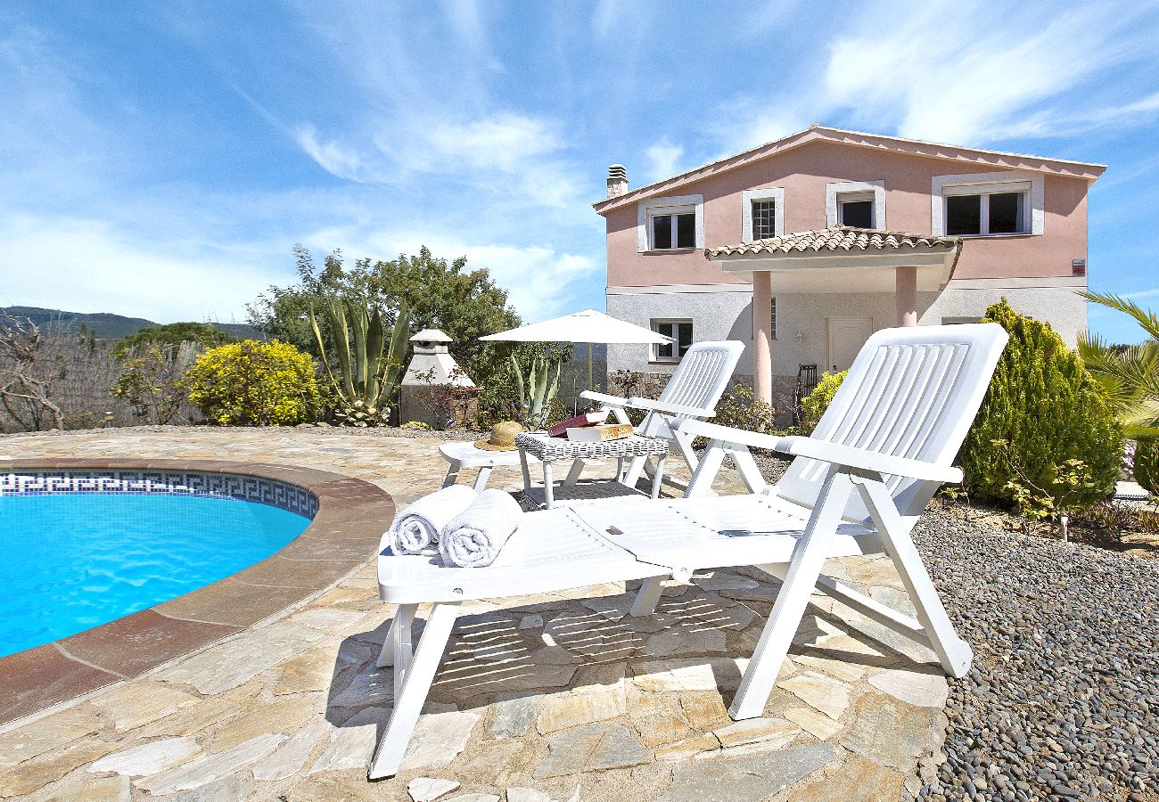 Villa à Lloret de Mar - 2ANG 01 - Grande et confortable maison de 5 chambres avec piscine privée près de la plage de Cala Canyelles