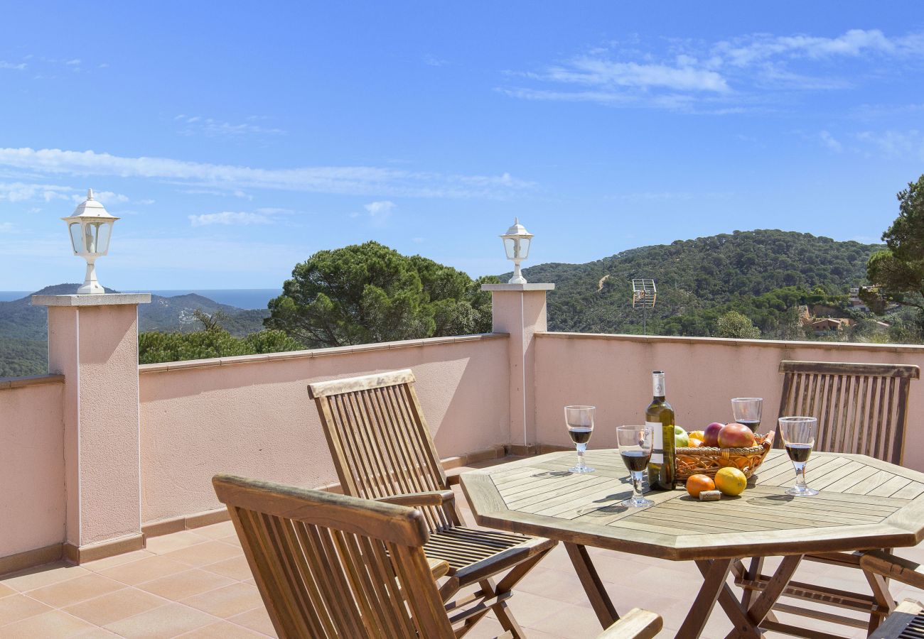 Villa à Lloret de Mar - 2ANG 01 - Grande et confortable maison de 5 chambres avec piscine privée près de la plage de Cala Canyelles