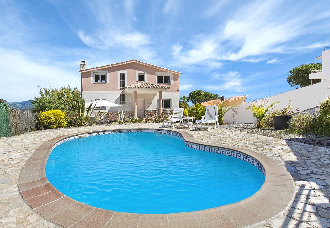 Villa à Lloret de Mar - 2ANG 01 - Grande et confortable maison de 5 chambres avec piscine privée près de la plage de Cala Canyelles