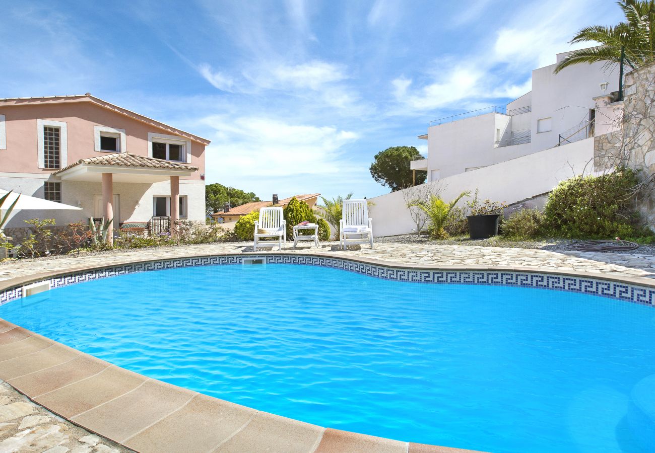 Villa à Lloret de Mar - 2ANG 01 - Grande et confortable maison de 5 chambres avec piscine privée près de la plage de Cala Canyelles