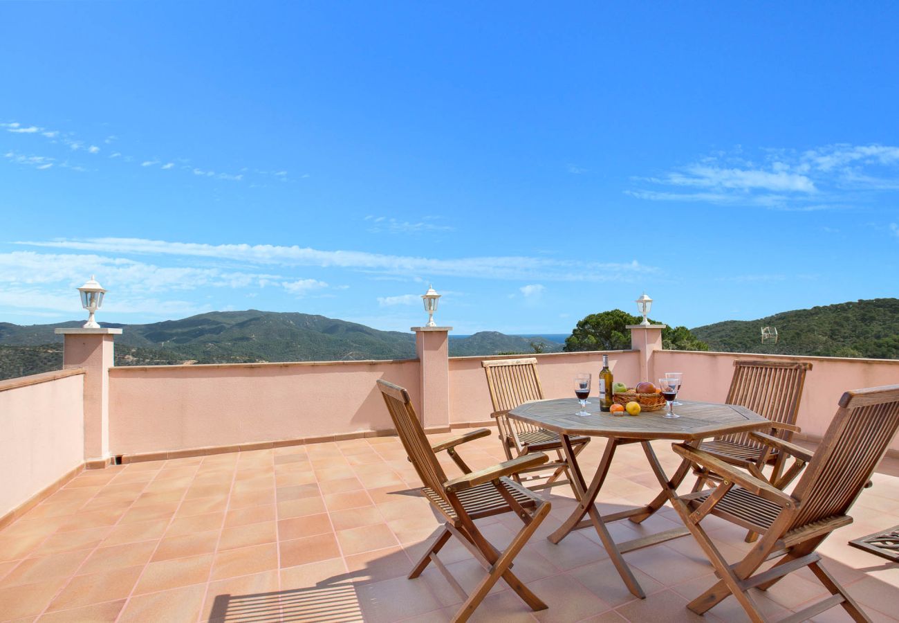 Villa à Lloret de Mar - 2ANG 01 - Grande et confortable maison de 5 chambres avec piscine privée près de la plage de Cala Canyelles