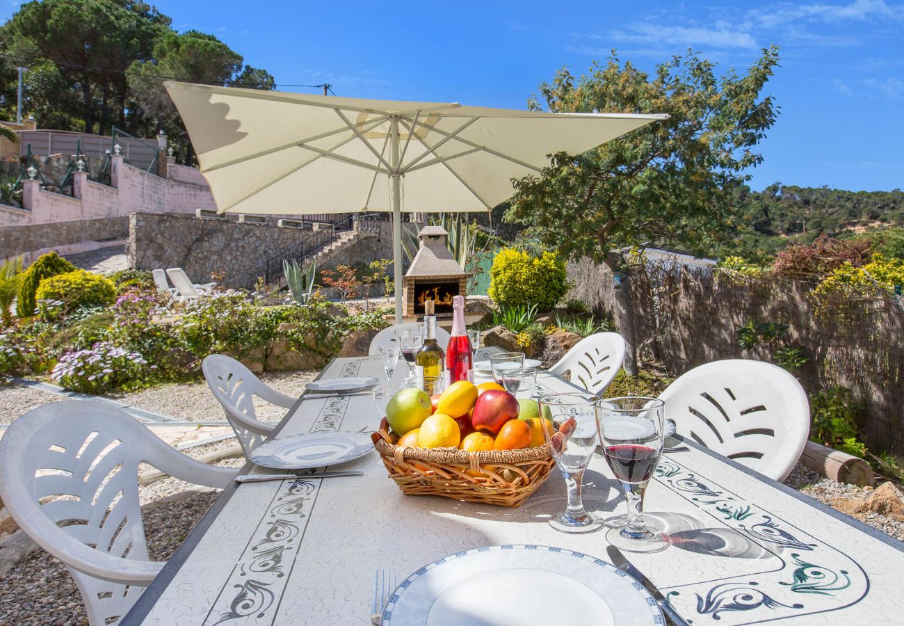 Villa à Lloret de Mar - 2ANG 01 - Grande et confortable maison de 5 chambres avec piscine privée près de la plage de Cala Canyelles