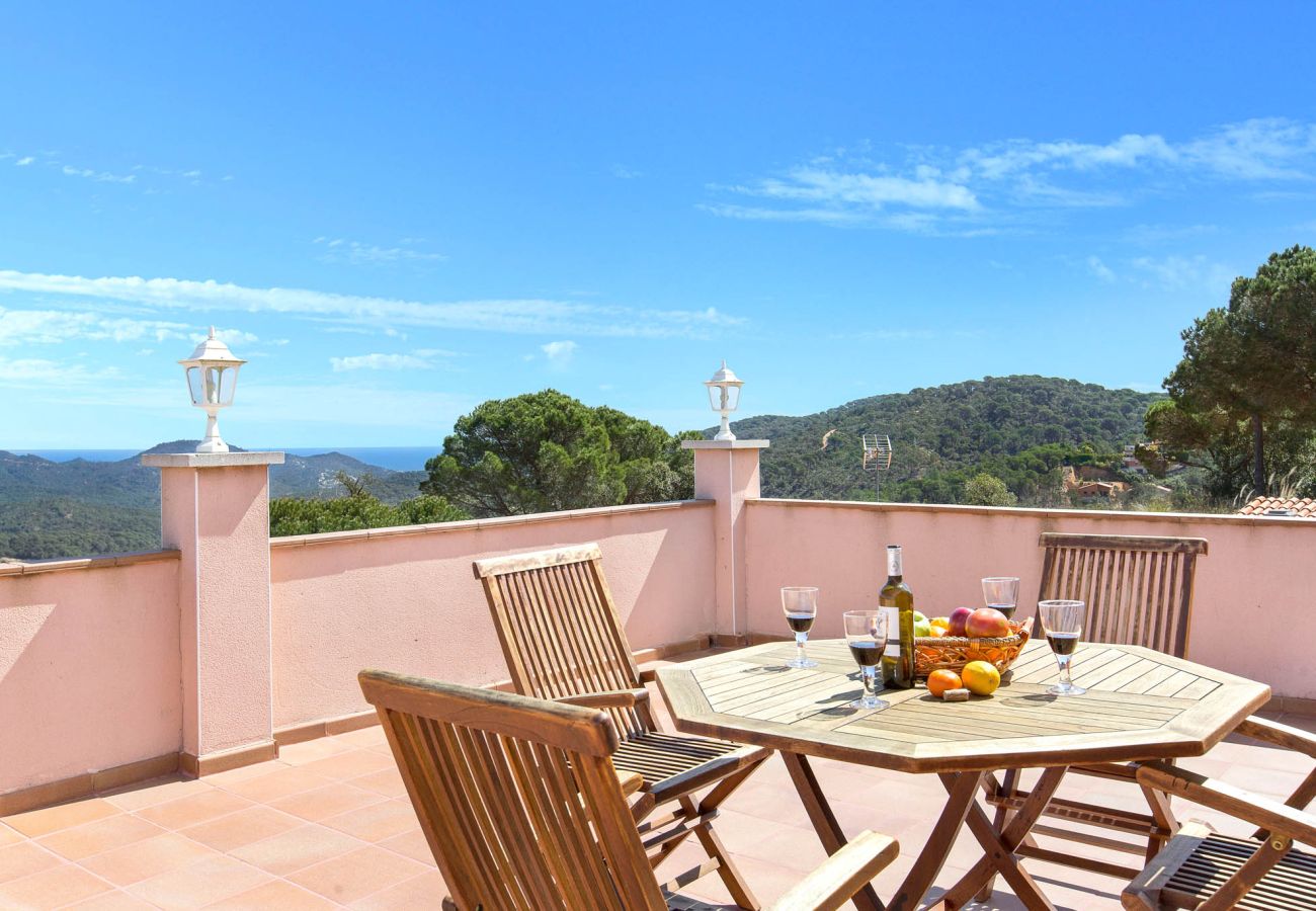 Villa à Lloret de Mar - 2ANG 01 - Grande et confortable maison de 5 chambres avec piscine privée près de la plage de Cala Canyelles