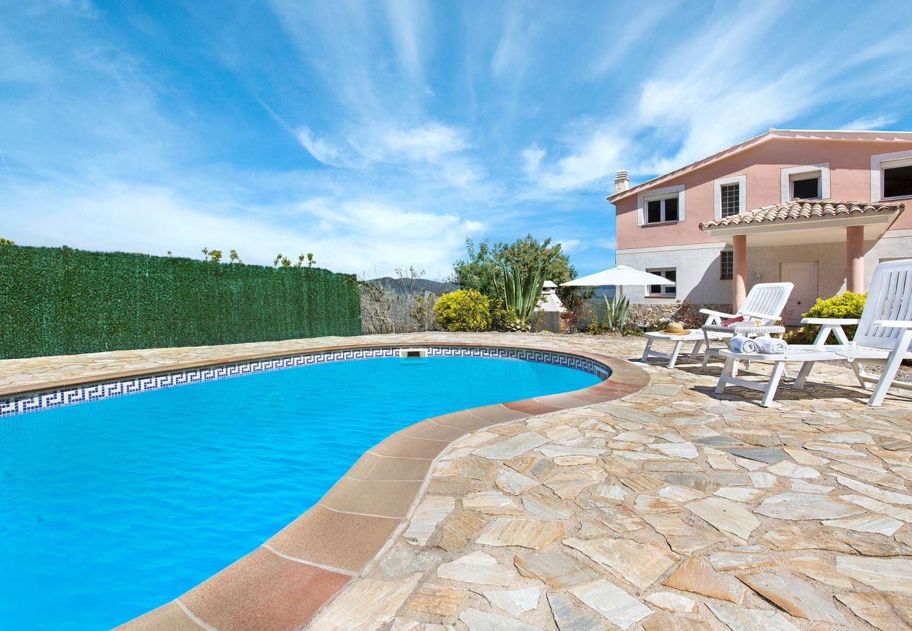 Villa à Lloret de Mar - 2ANG 01 - Grande et confortable maison de 5 chambres avec piscine privée près de la plage de Cala Canyelles